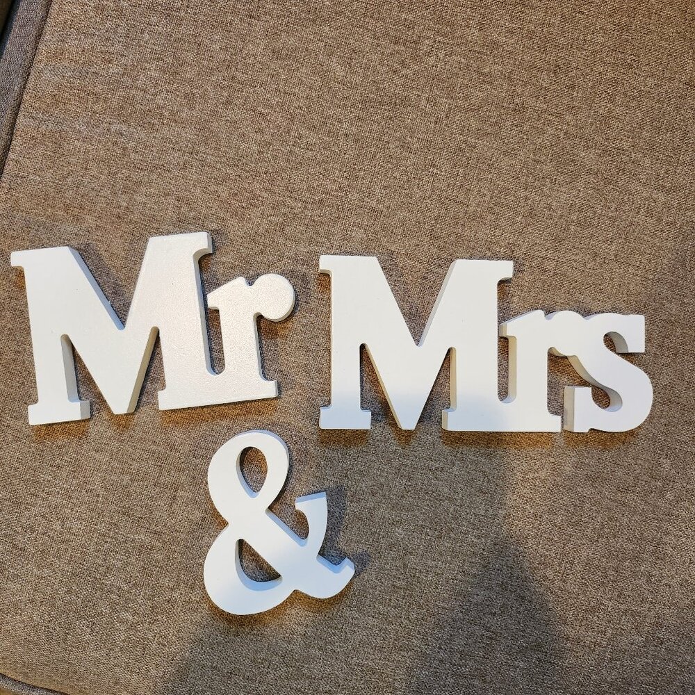 Small Mr and Mrs sign
